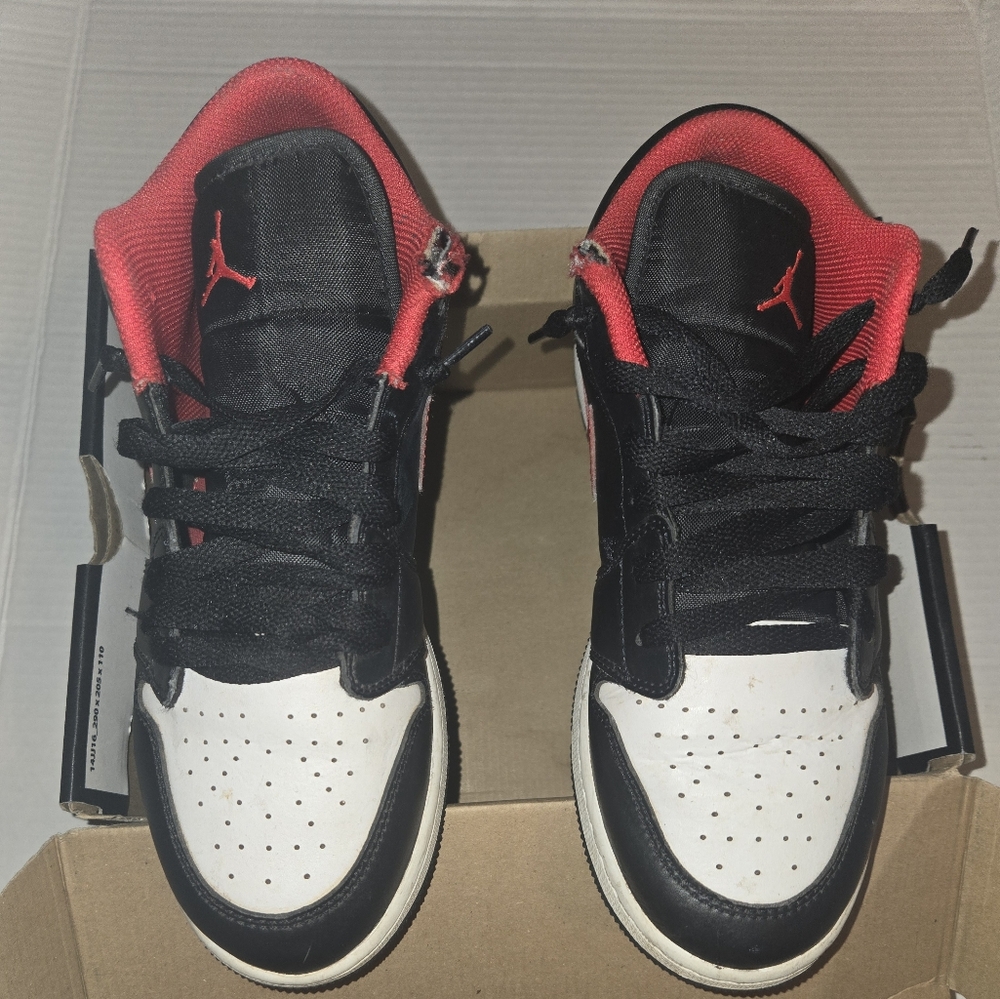 Nike Air Jordan 1 Low (GS), Black/Fire Red-White, Size 7Y